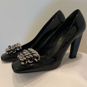 Black Patent Leather Women's Heels with Silver Chain Accent
